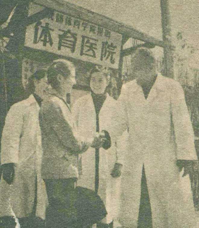 64年周恩来出国访问意外受伤,贺龙介绍老中医:找郑怀贤当天见效