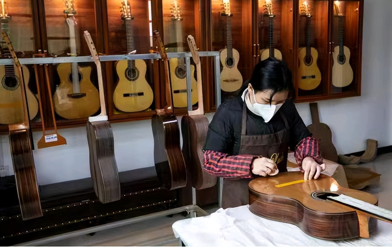 做吉他笛子致富，湘妹子奏的乡村振兴梦幻曲非常动听