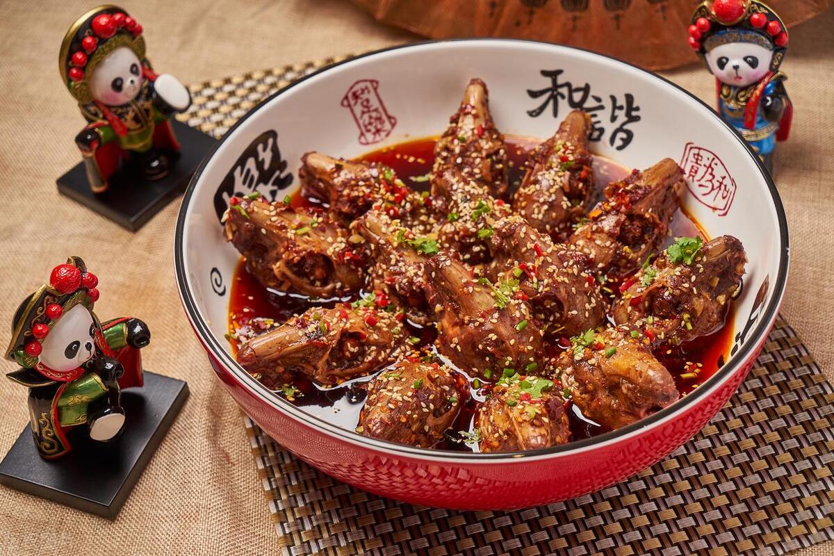 ChatGPT:成都和重庆的美食谁的更加好?