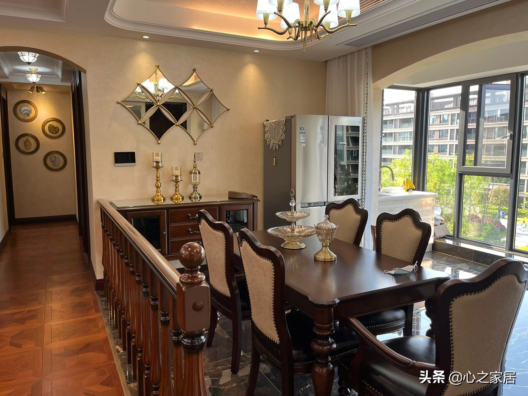 美式挑空栏杆装修效果图,美式装修风格过道全屋效果图