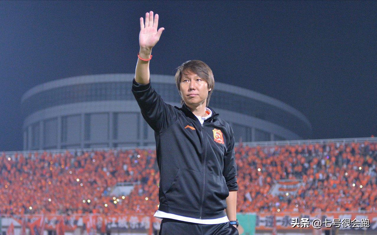 日本足球最新身价已超3亿,日本足球运动员中田英寿