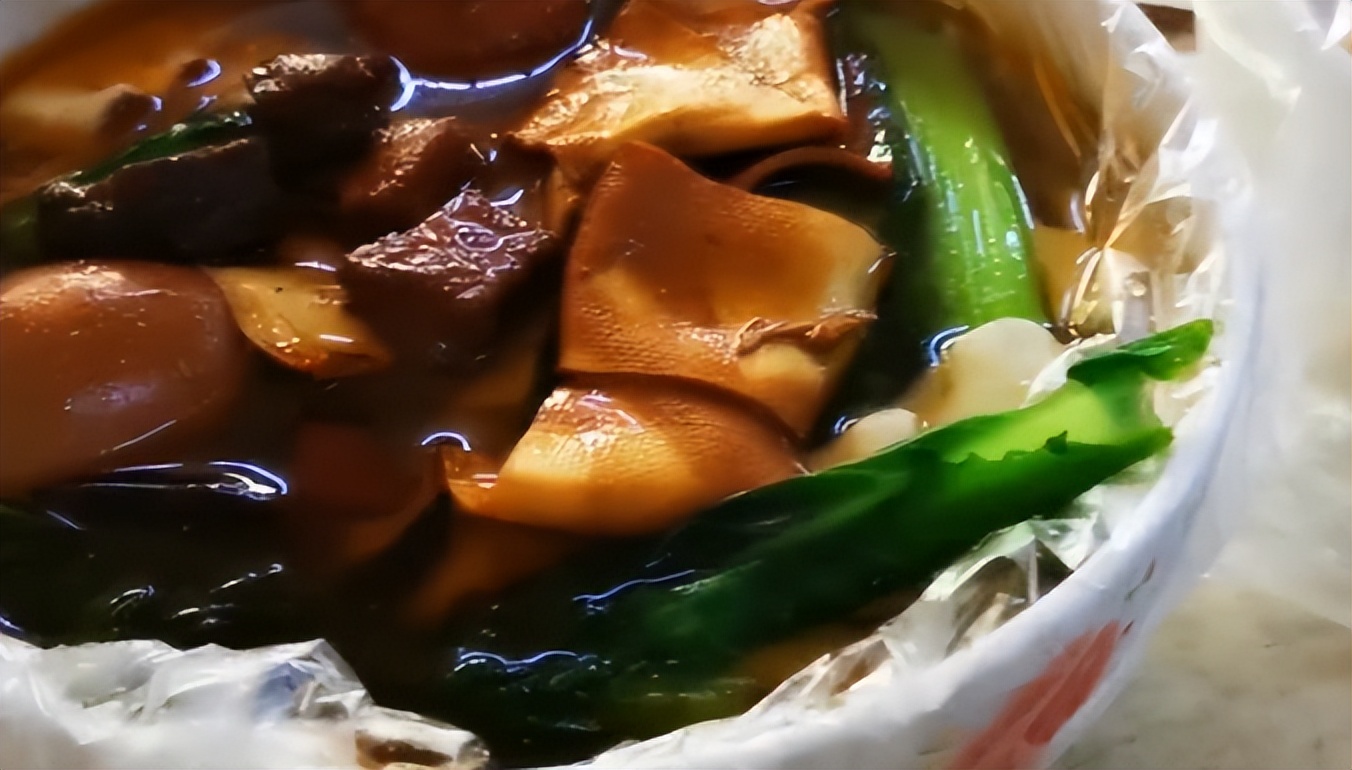 普通人上升渠道有限，可以做这三个街头小生意，赚的不比白领少