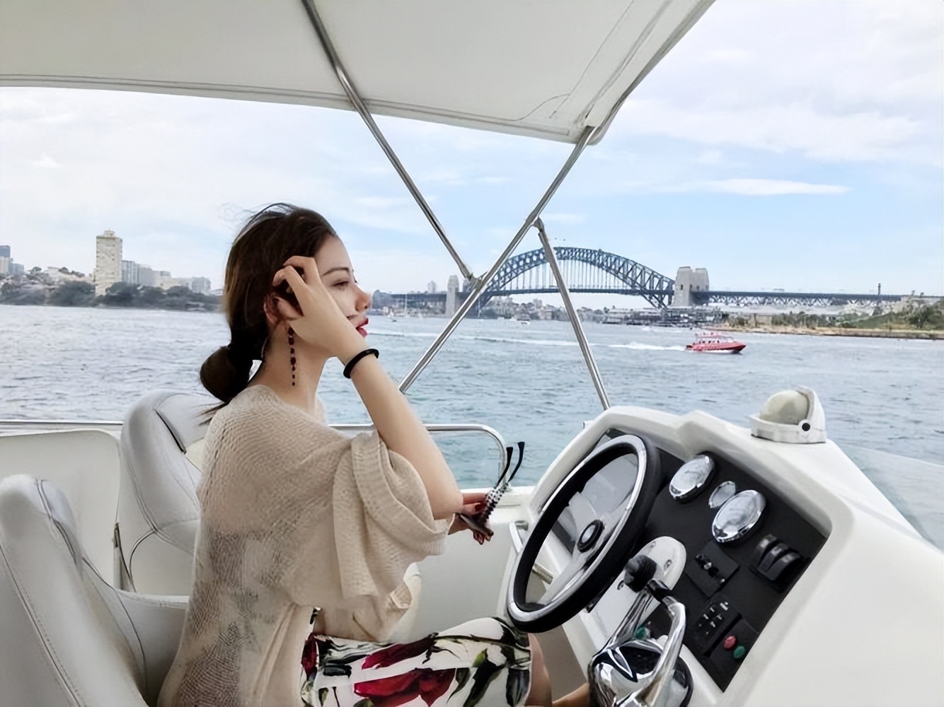 揭开上海“名媛”真面目：二手*袜丝**三十多人穿,导致集体感染脚气