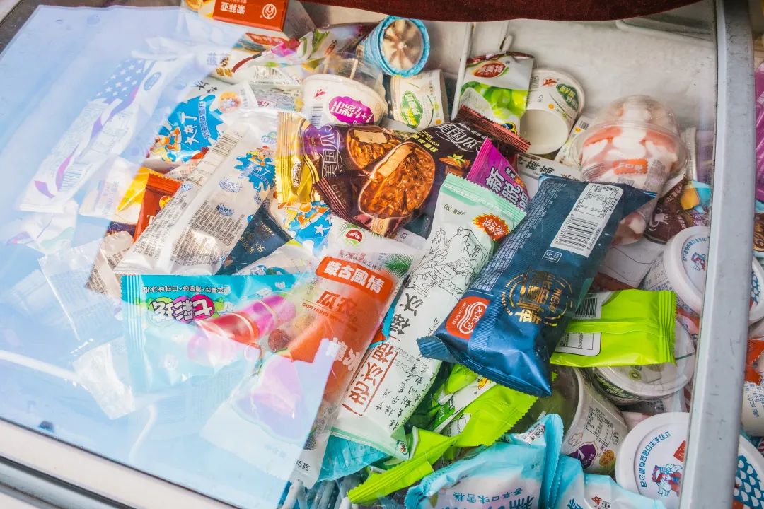 校门口的小店从来没有让人失望,校门口小店生意火爆