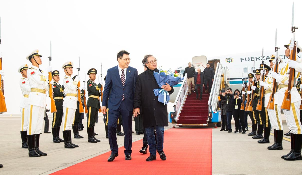 哥伦比亚总统访问中国视频,哥伦比亚总统参观