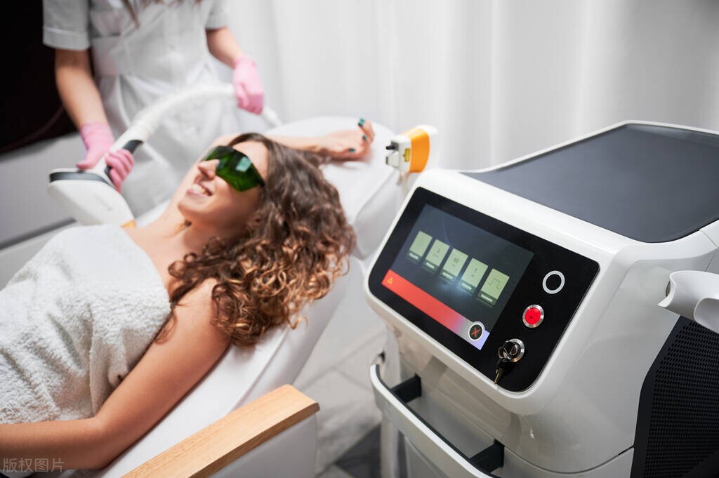 洗澡掉的结痂是正常脱落吗,洗澡会加快结痂脱落速度嘛