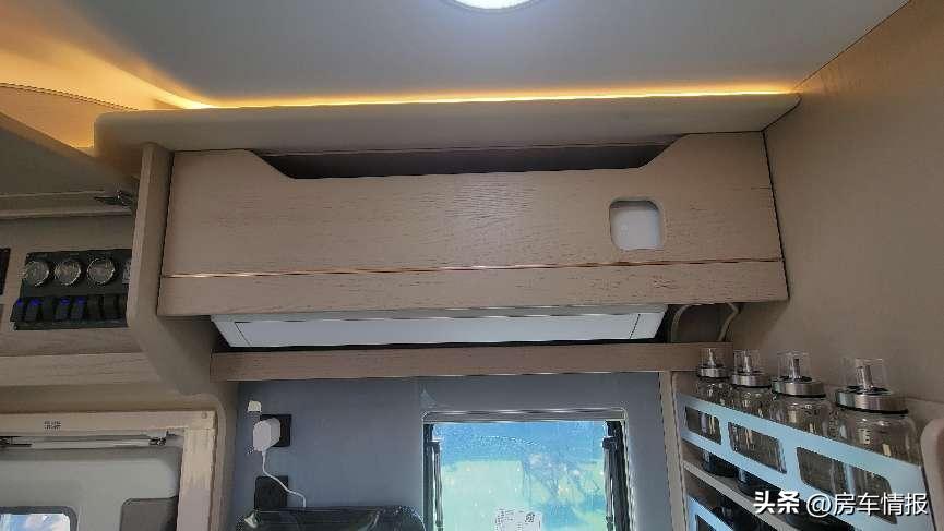 刚买的房车开回家后真的很喜欢,外观好看最舒适的房车