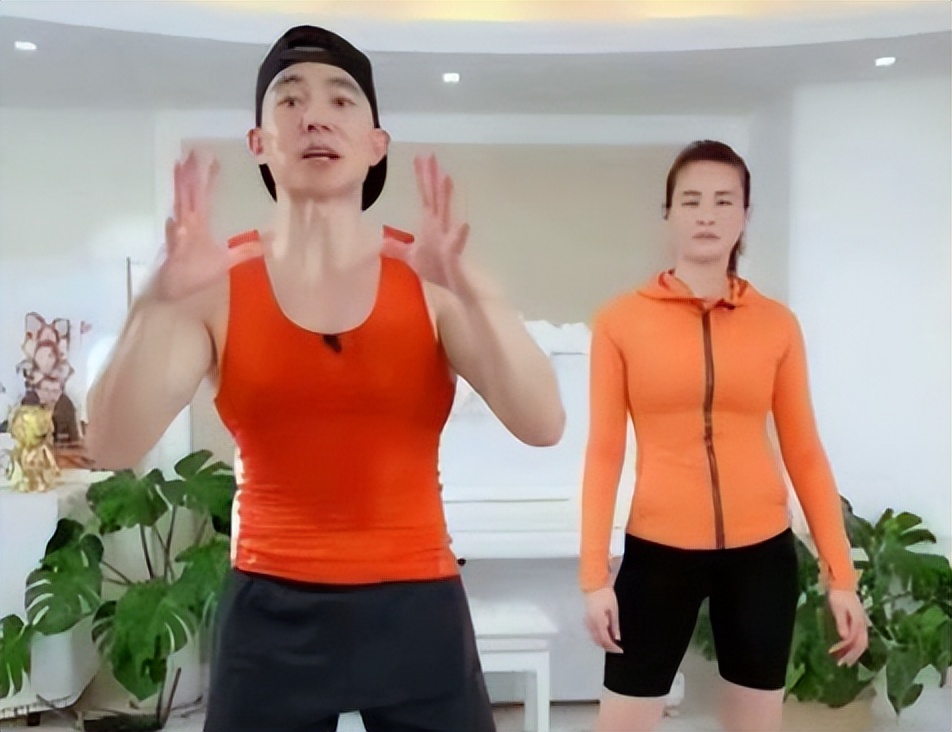 女孩跳操切除输卵管,女孩被切掉输卵管