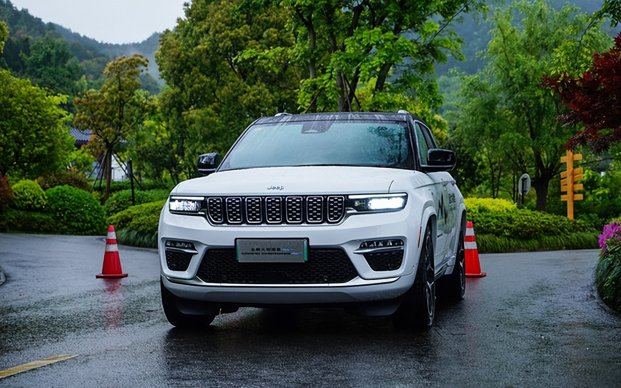 jeep大切诺基4xe落地价西安,全新jeep大切诺基柴油