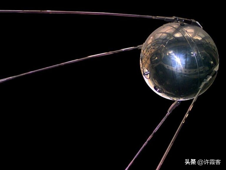 九死一生的阿波罗登月计划，实验中死亡三人，阿姆斯特朗差点牺牲