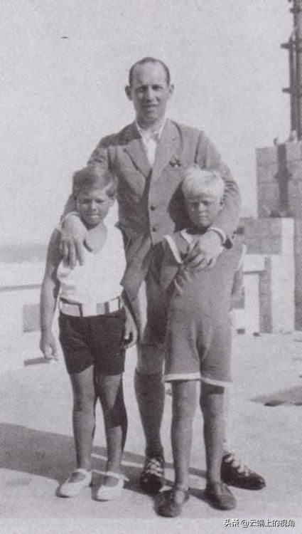 菲利普亲王和梅根,梅根和辛普森家族