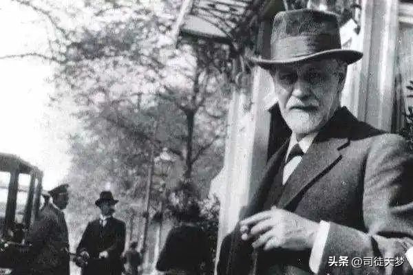 虞书欣内衣外穿热舞被骂上热搜，少女性魅力绝杀好吗