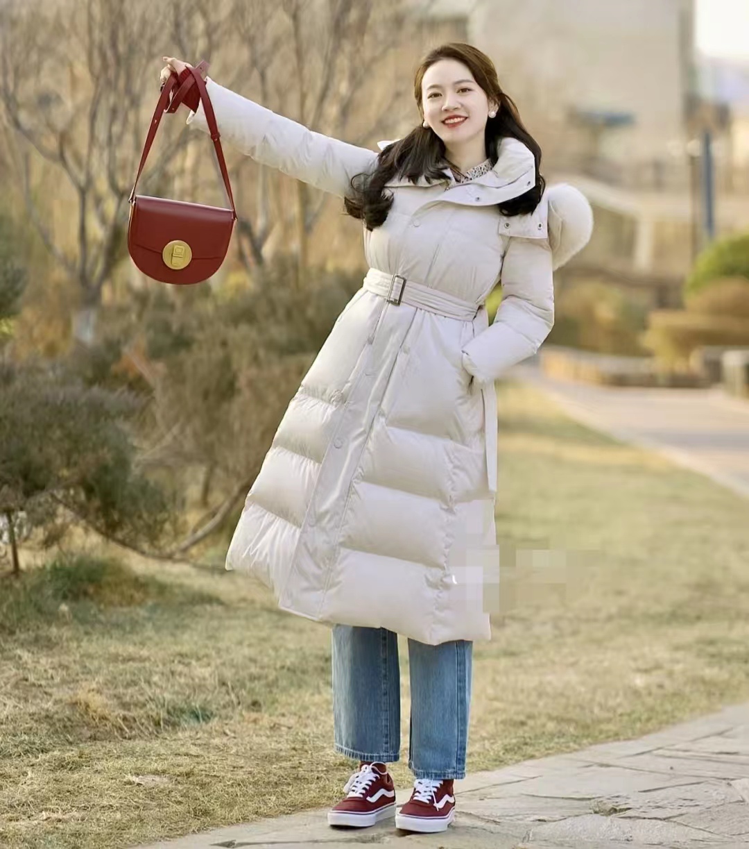 白色搭什么颜色最好看冬季女士,秋冬搭配什么颜色显白