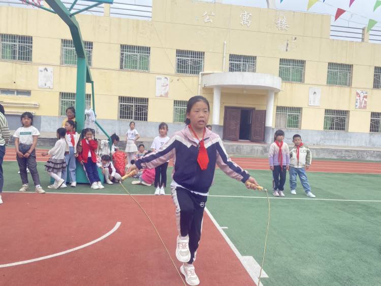 健康小学春季运动会,小学生小型春季运动会信息报道