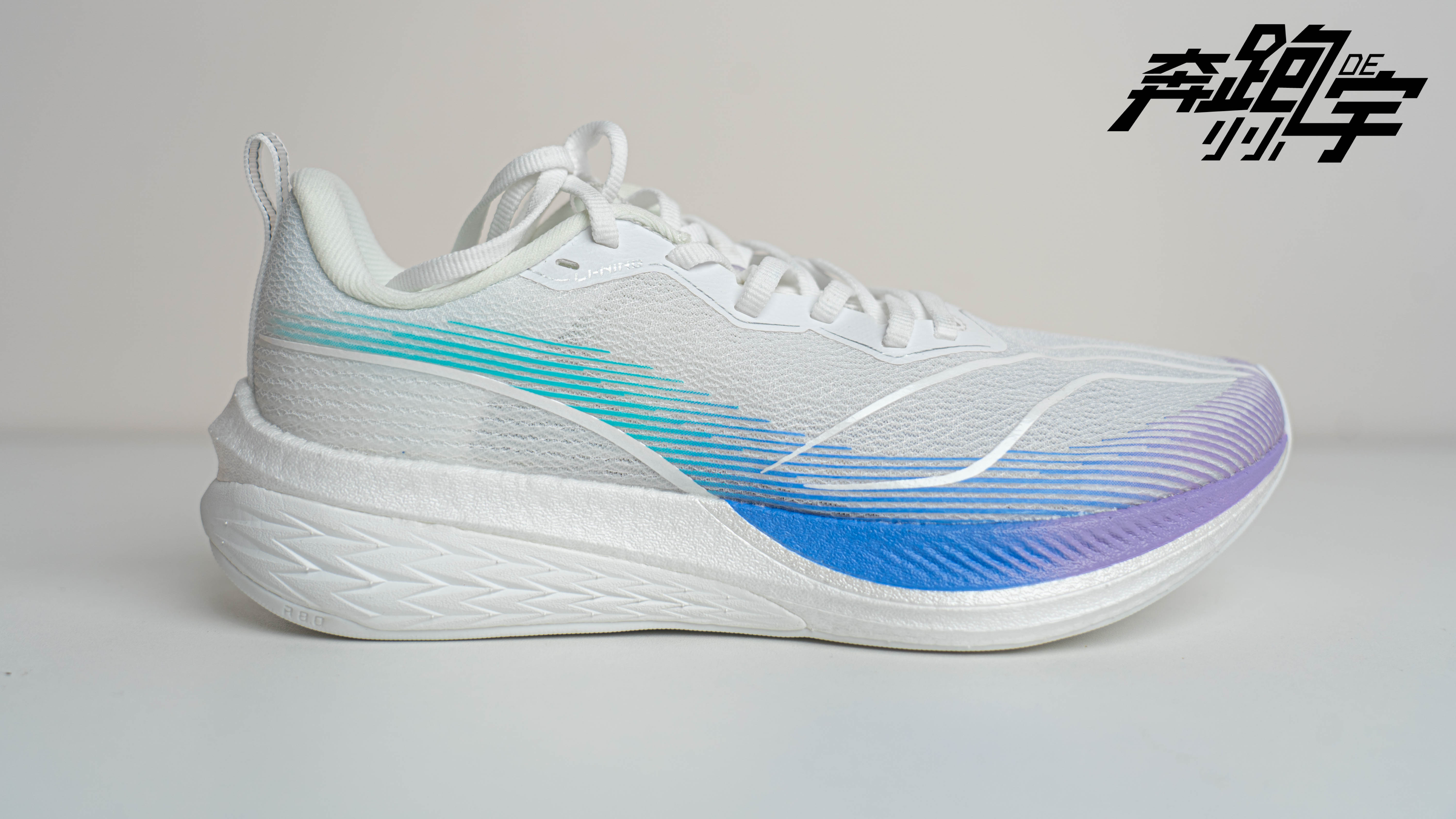 安踏创1.5跑鞋与李宁越影,儿童跑鞋李宁和安踏哪个好