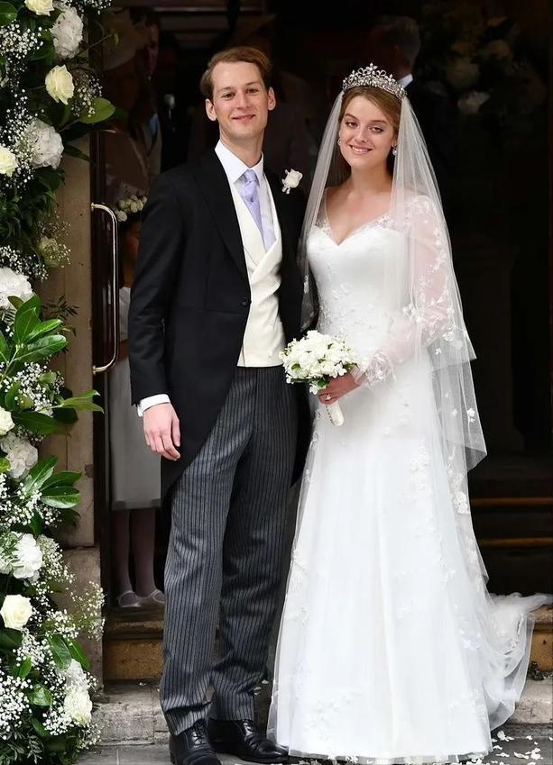 皇室婚纱造型大全,皇室婚纱变化