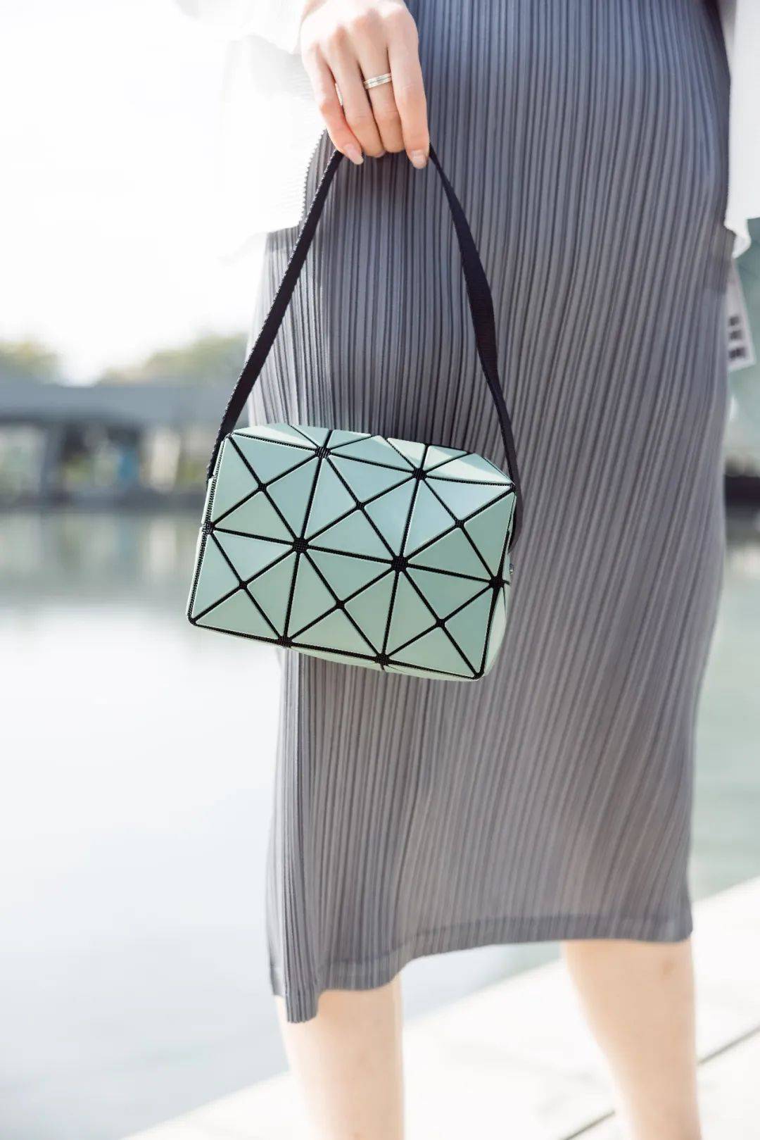 2023三宅一生包包哪款值得买,三宅一生水桶包2021