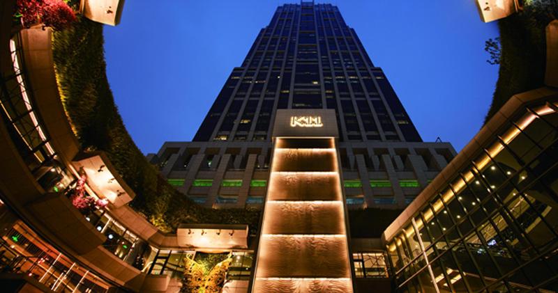 一个时代的逝去一段岁月的追忆：港圈辉煌三十年，豪门盛宴终须别