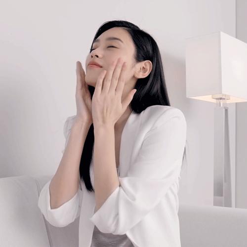 冬季怎样用精华油保湿皮肤,精华油抗皱紧致抗衰老白天用