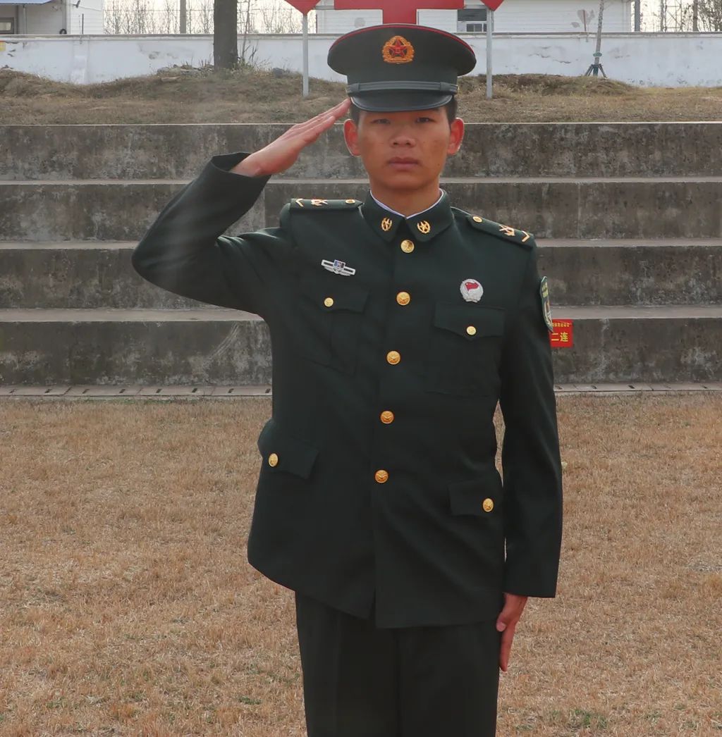 新兵授衔仪式最新照片,新兵下连授军衔什么时候开始的