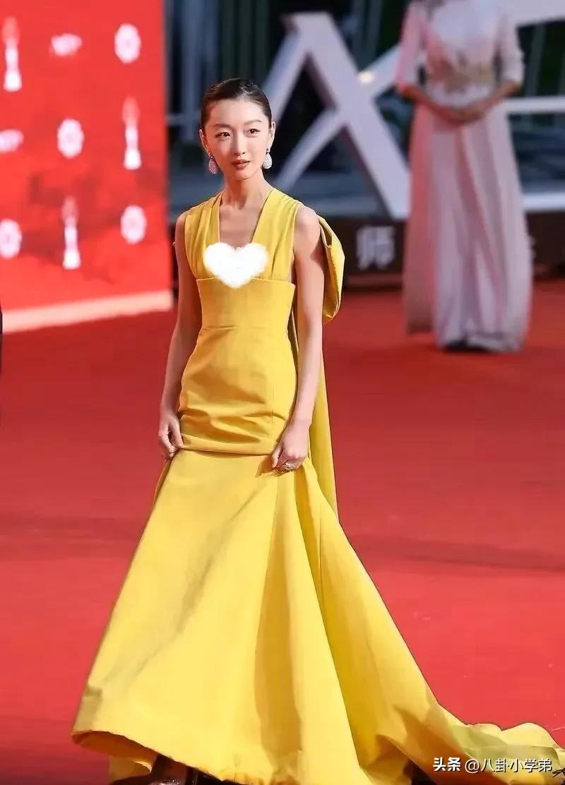 周冬雨如何化解尴尬,有一种尴尬叫周冬雨