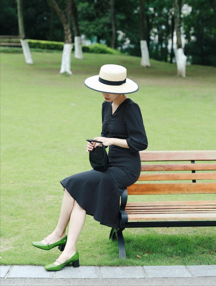 30岁女人穿什么平价时尚牌子衣服,40-50岁女人适合穿什么牌子的衣服