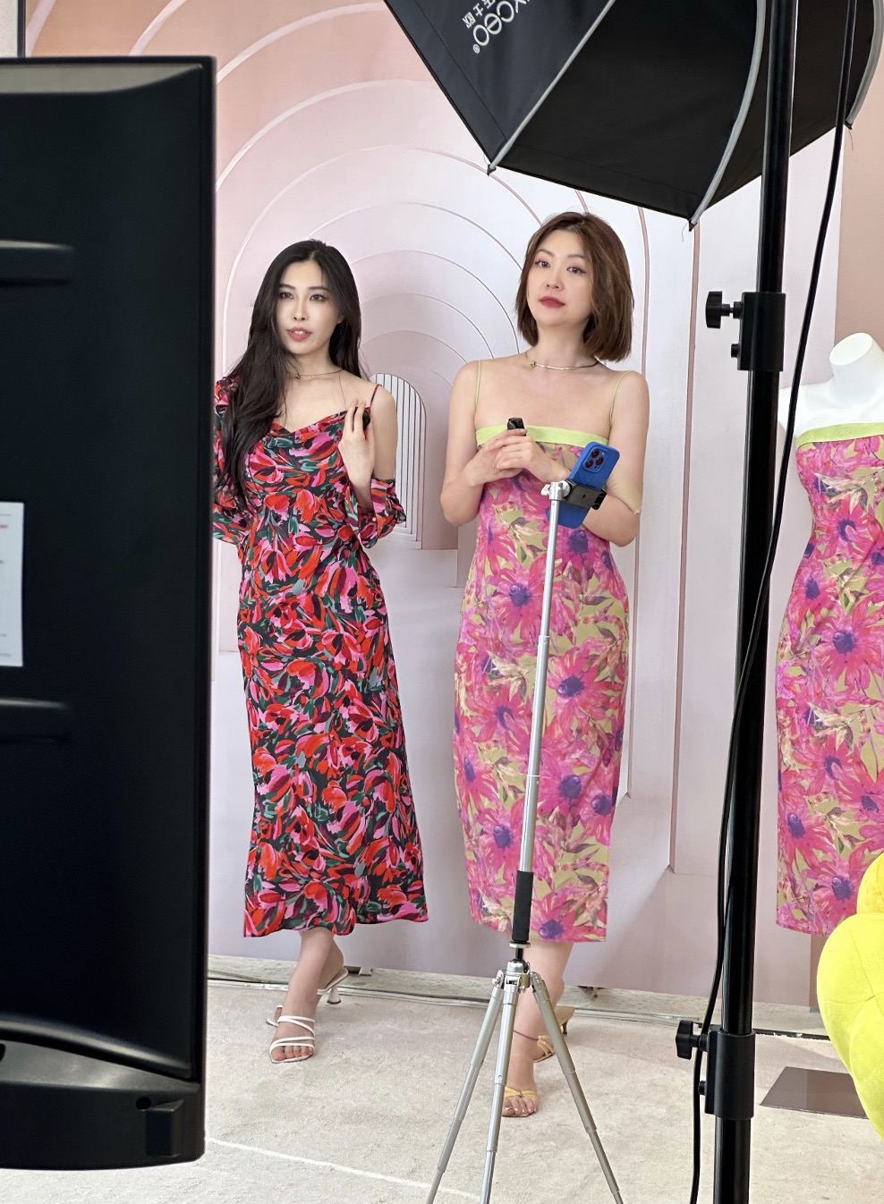 一天入账450万，“牵手门”事件后，淘宝店主成最大赢家？