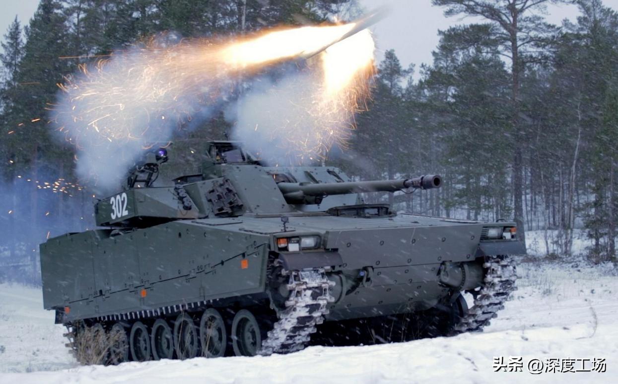 乌军阵地前收割大批俄军,天降大礼