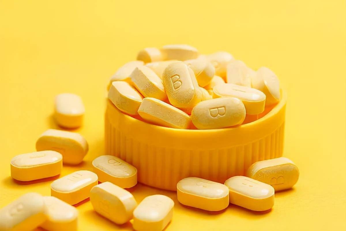 睡觉时突然腿抽筋是缺钙引起的吗,睡觉时腿抽筋不是缺钙那么简单