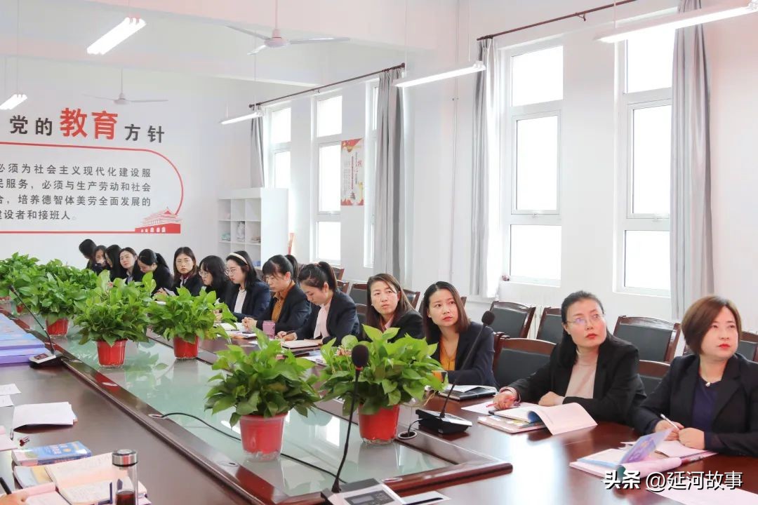 英语组教研活动解读新课标,研读新课标英语教研活动