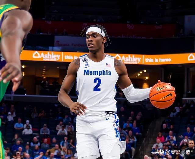 杰伦杜伦本赛季数据,杰伦杜伦得到20分17篮板