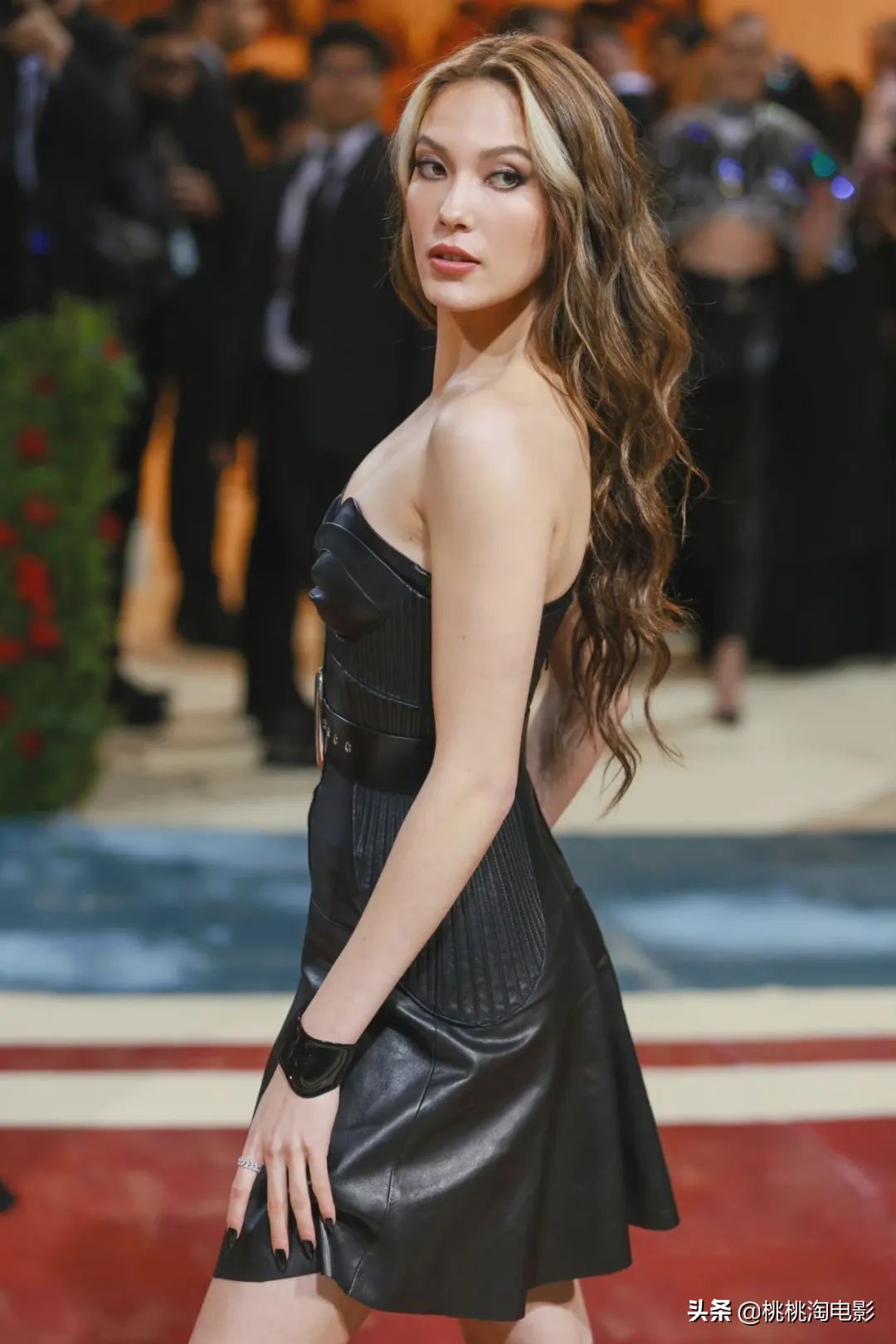 metgala群星红毯造型,2022metgala红毯完整版