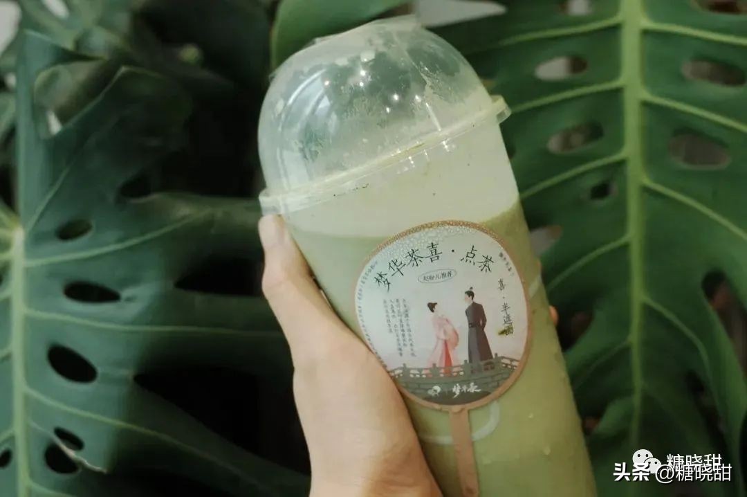 喝了十个品牌，三十款奶茶，终于找到了夏天的“解药”