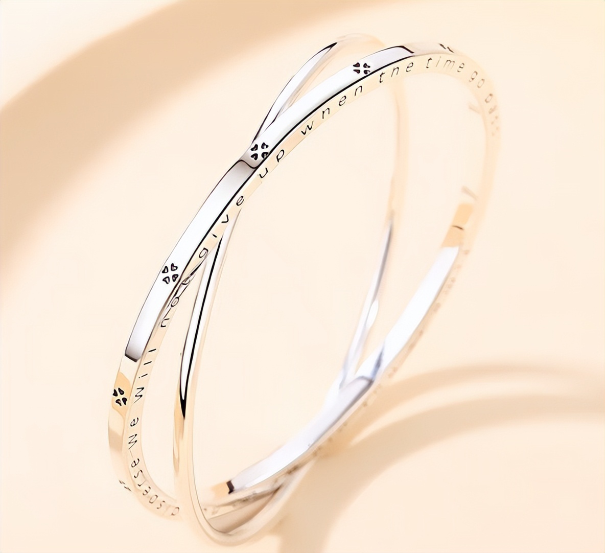 老凤祥银手镯999足银多少钱一克,足银手镯的每克的价格