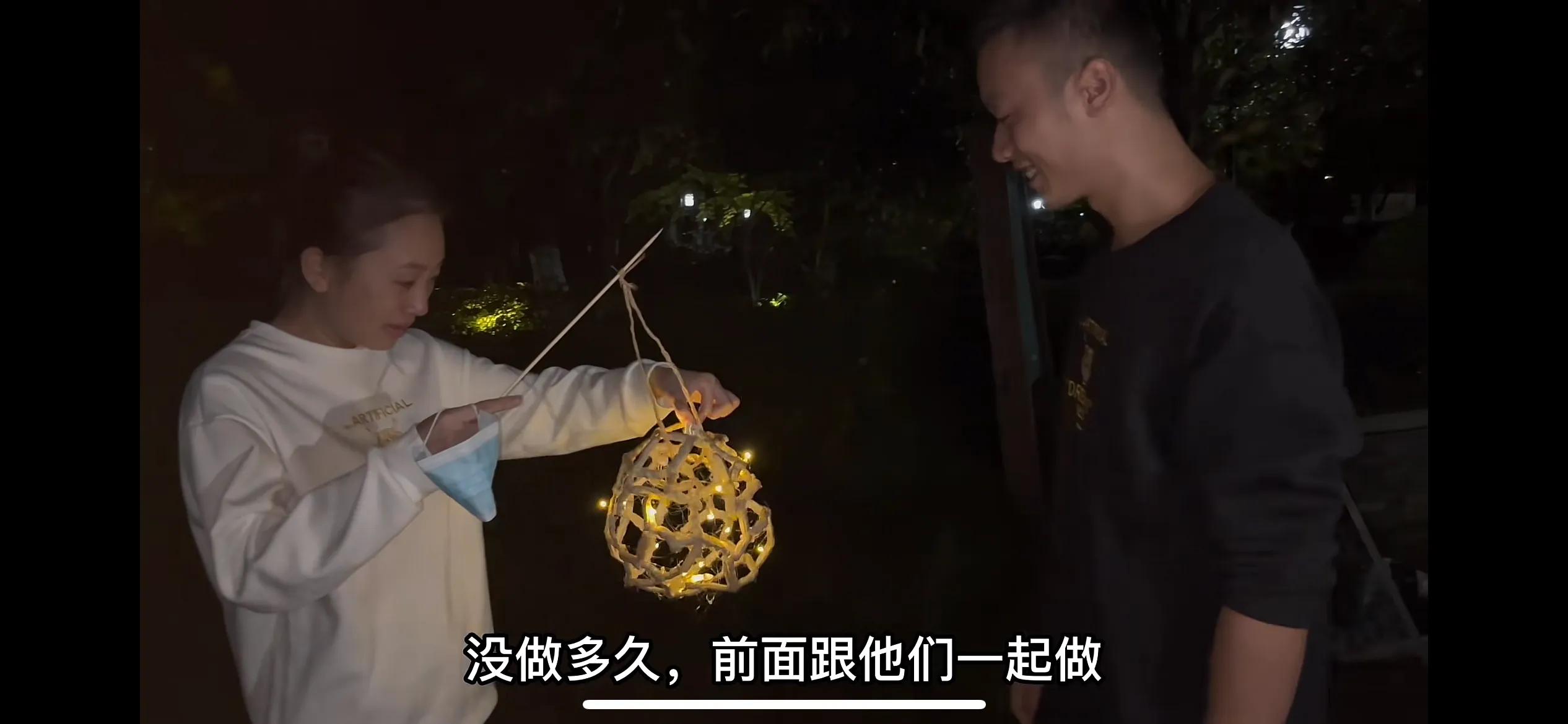 秋天爸爸怎能说没教过他拍视频呢？今天的视频明显出徒于秋天妈妈