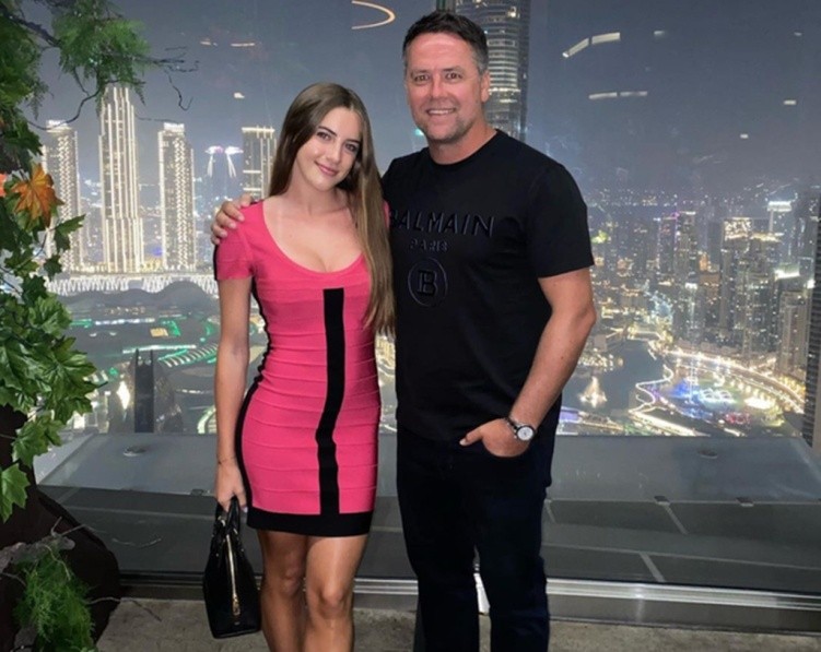 欧文庆祝母亲生日,欧文为女儿过生日