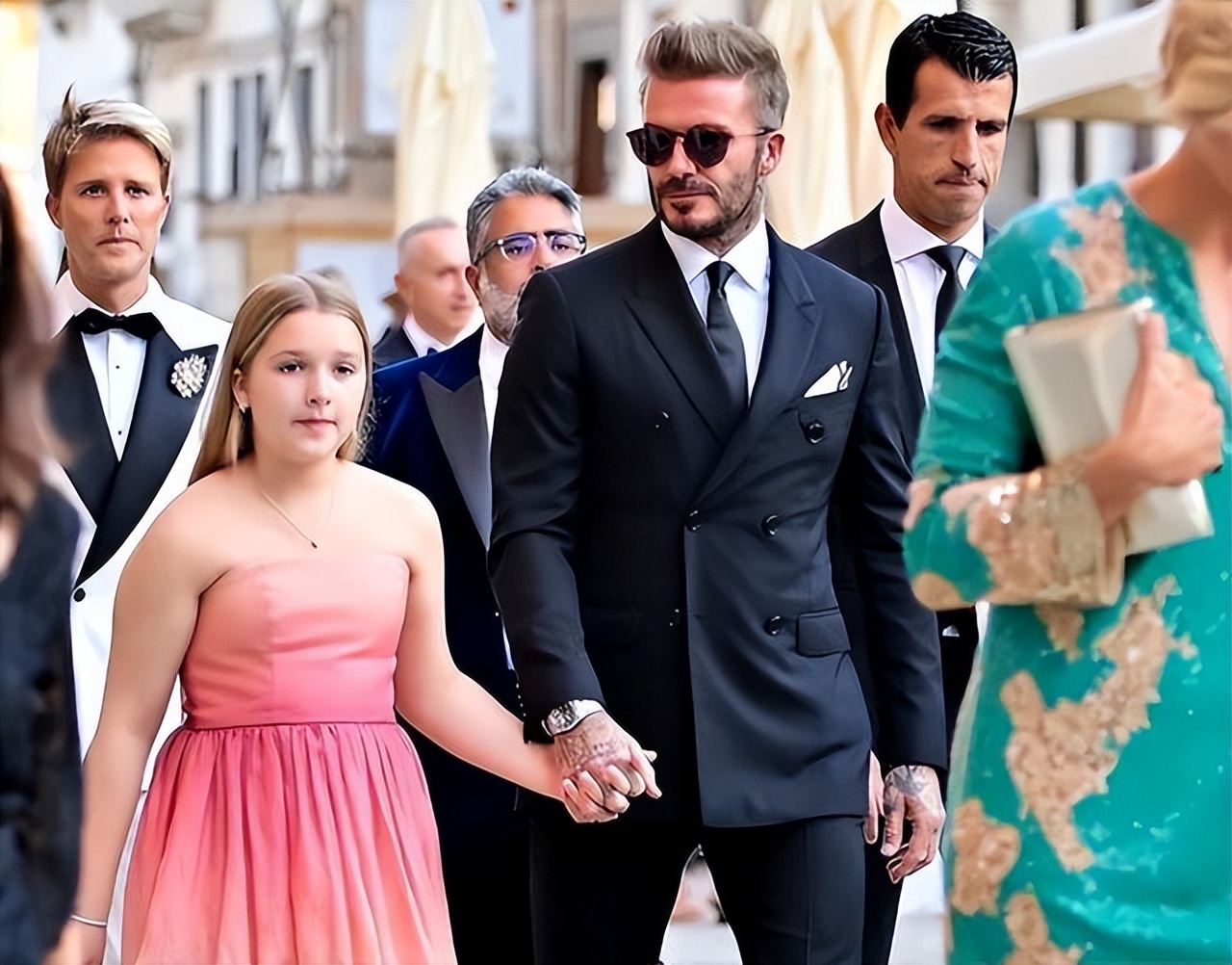 贝克汉姆小七女儿穿搭,贝克汉姆小七夏日长裙