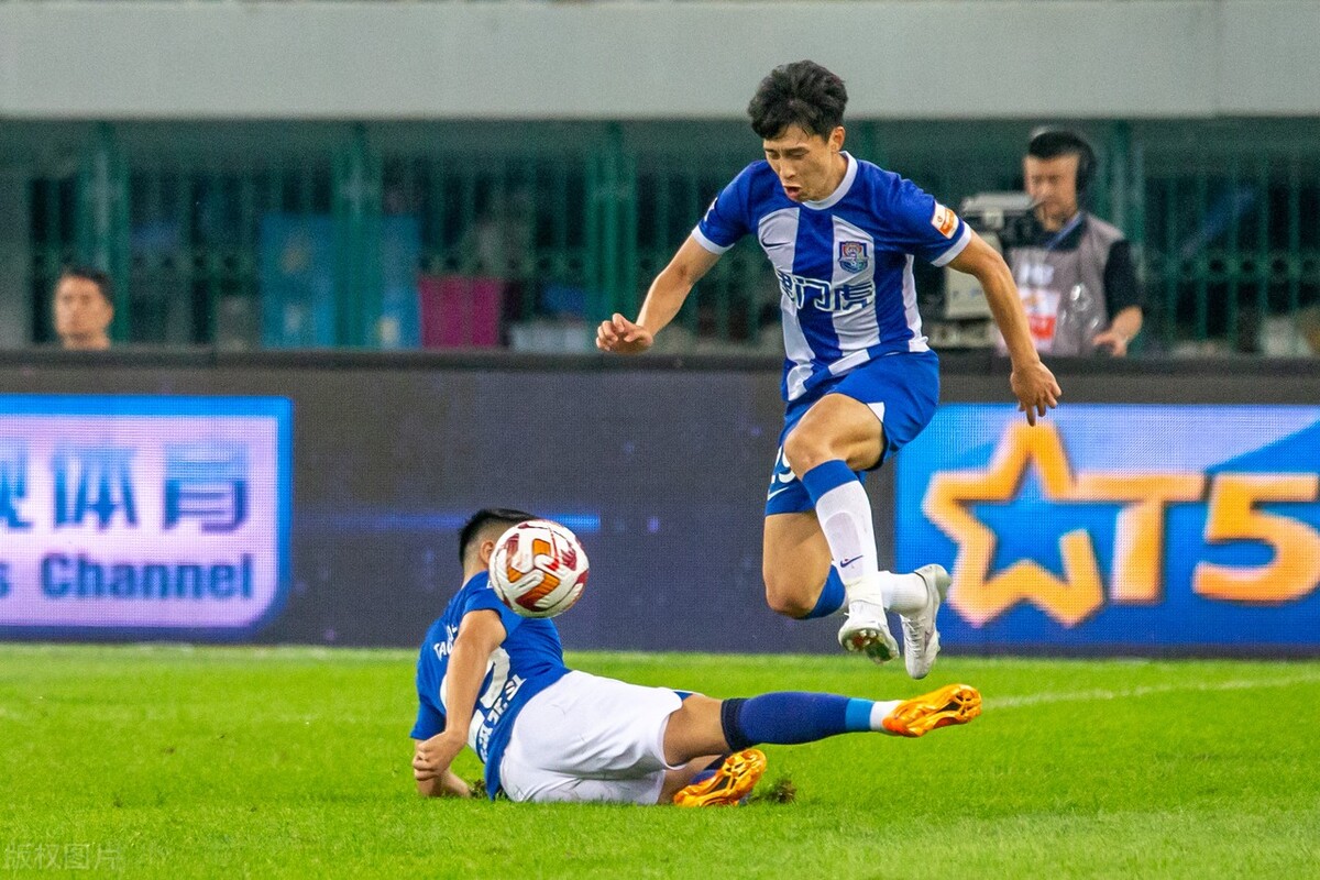 天津津门虎球员穿什么球鞋，于根伟又穿过哪些球鞋呢，看我来盘点