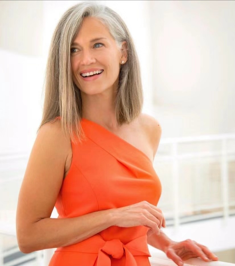 45岁女性头发比较少适合什么发型,30岁白发多不想染适合什么发型