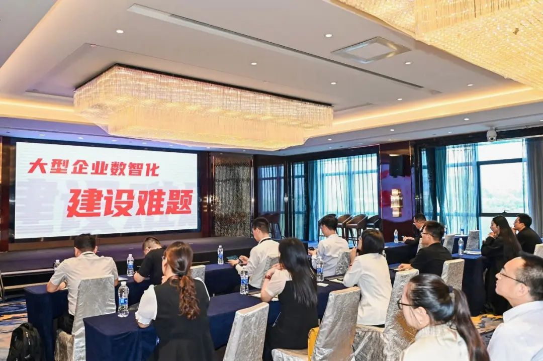 用友成长型企业数字化应用,用友智能云平台