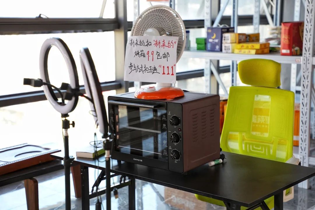 双面直播间：0.1元买粉丝，3800元封对手