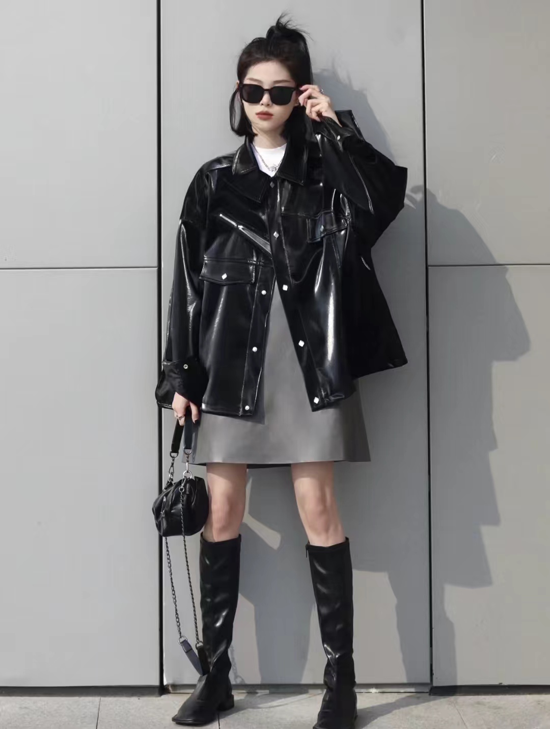 黑色皮衣怎么搭配才显高级,绯红色皮衣怎么搭配秋冬