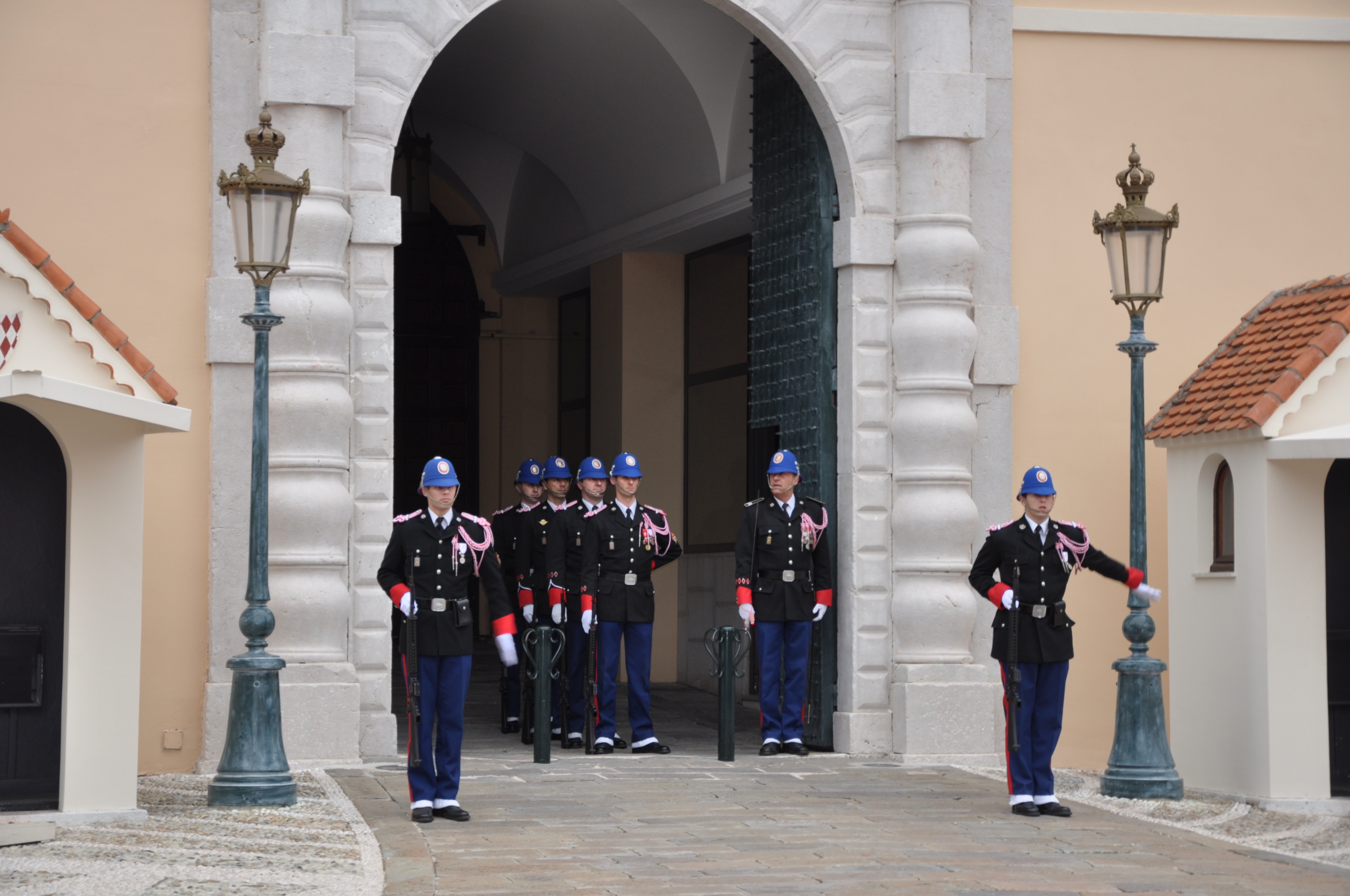 摩纳哥：拥有巨大财富的世界第二小国家，奢华的旅游度假胜地