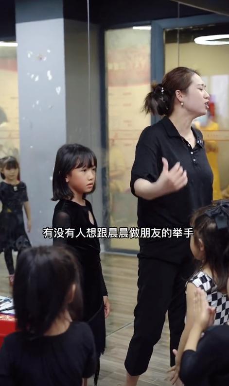 拉丁舞最火的老师教学直播间,最火拉丁舞老师教跳拉丁舞