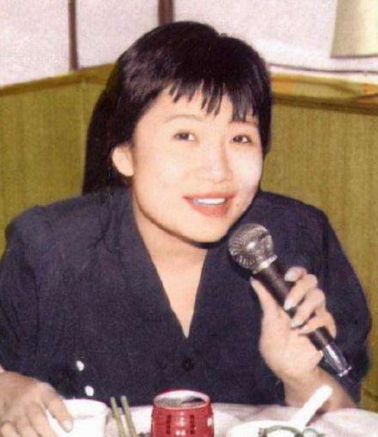 李娜出家跟韩红有关系吗,歌手李娜出家和韩红有关系吗