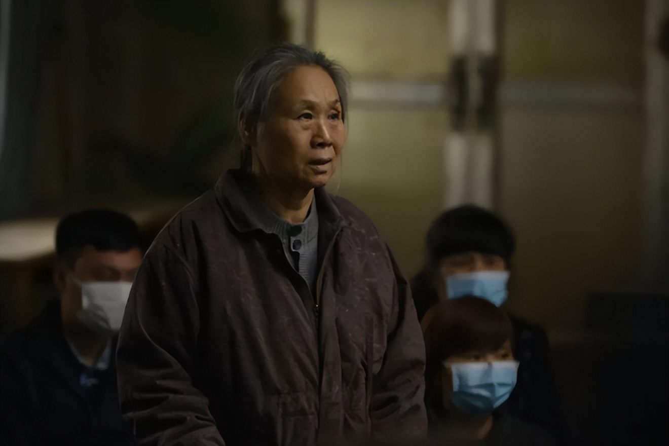 苇青演疯老太太,老太太演员苇青