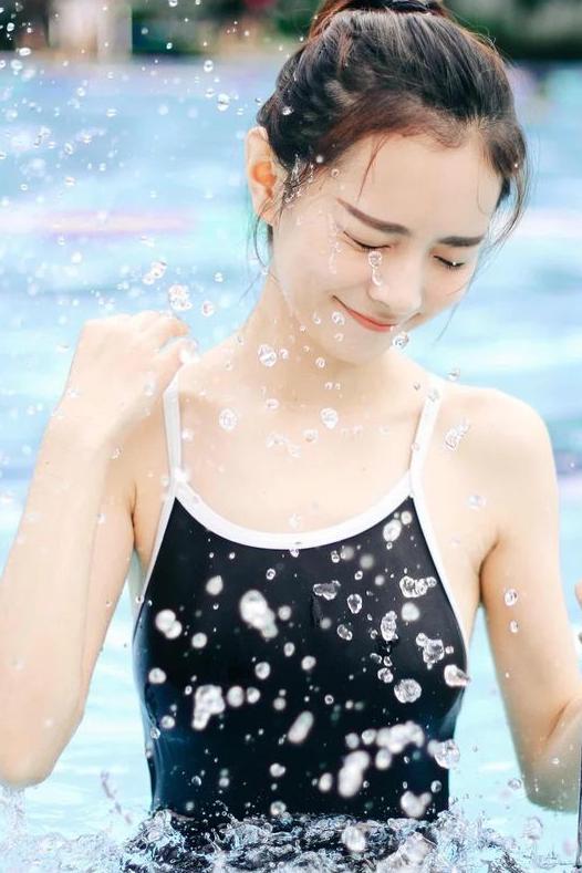 深度揭秘:女生穿泳衣内幕大解密!