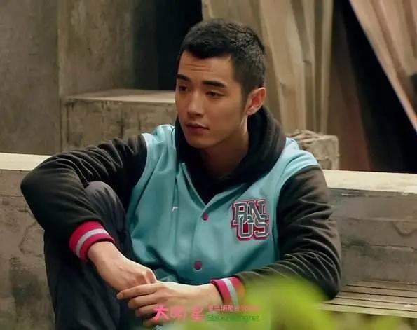 金世佳是不是演了爱情公寓陆展博,爱情公寓陆展博金世佳花絮