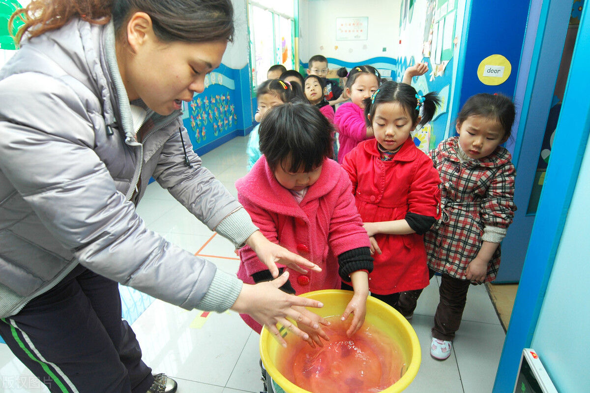 高锰酸钾消毒对人有危害吗,高锰酸钾水能消毒吗有毒吗