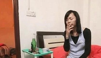 “人妖”李二毛：为爱情变性，被跟拍17年，离世多日才被发现